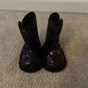 Black and purple baby girl boots. Like new great condition!